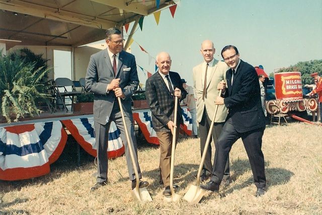 Kauffman Stadium, Royals Stadium, groundbreaking