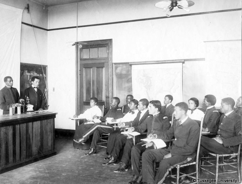 Tuskegee Institute physics class in 1889.