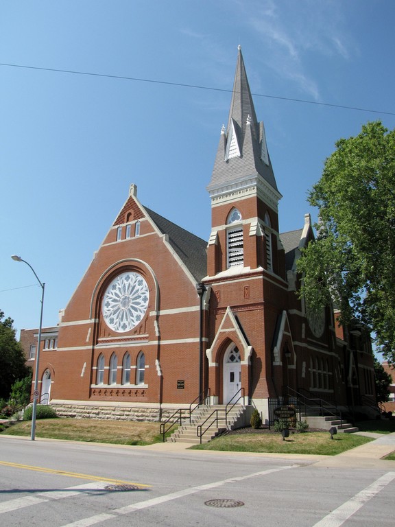 A street view of First Presbyterian Church in Independence, Missouri as it looks today. 