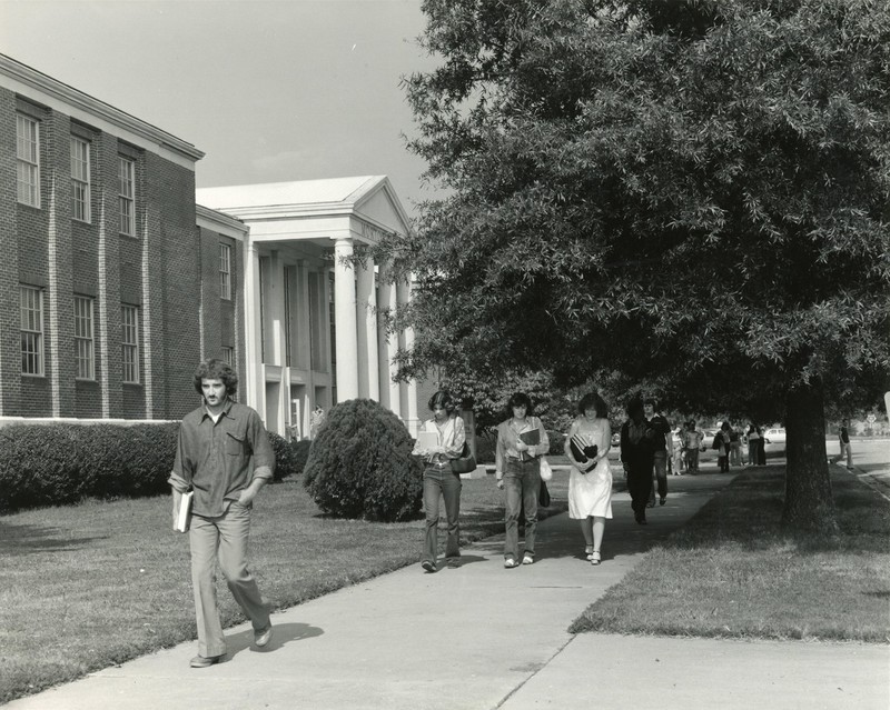 Students walk to class near Morton Hall