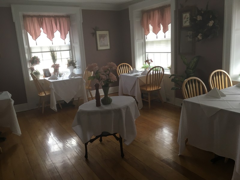 Purple Iris at Hartwood Mansion (2017) "Pink room". - Restaurant.