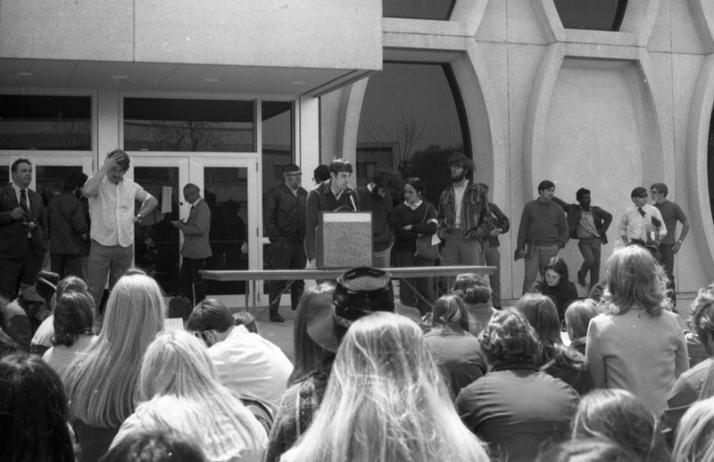 Students listen to a speaker at a Kent State shooting protest event, 1970

(“Department of Special Collections and University Archives, Marquette University Libraries, MUA_012869)