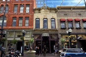 The Kettle Arcade Building - Squished between two other buildings