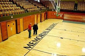 A picture of the court located inside.