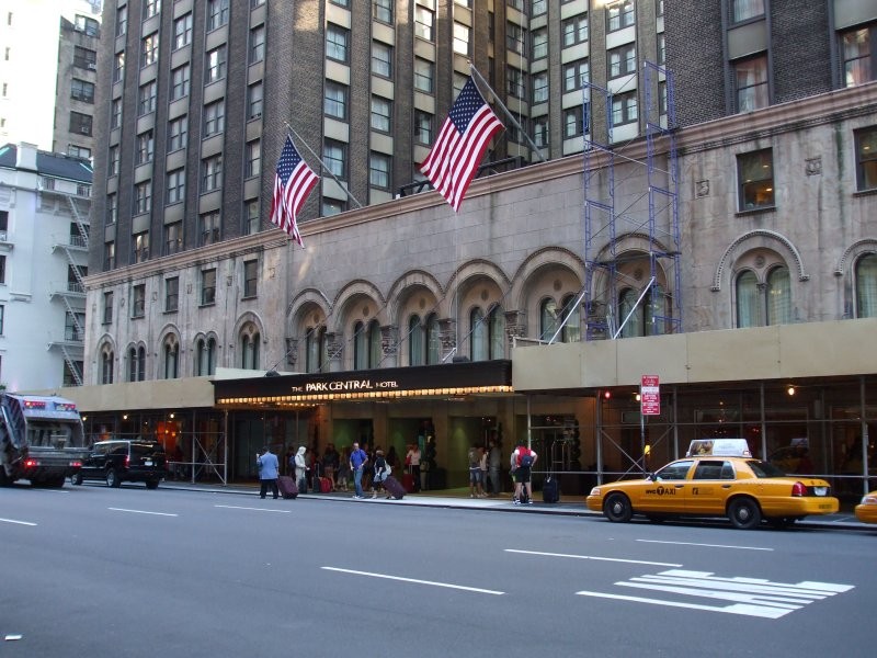 Today, the Park Central is a popular independent hotel owing to its elegance and proximity to top New York attractions.