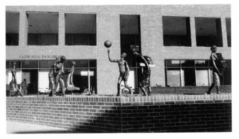 "The Student Body" in its original location outside Davis Library, with all of its figures present (Black and Blue Tour)