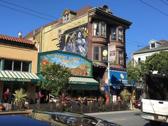 The apartment as it appears today, with a mural of Hendrix on the side