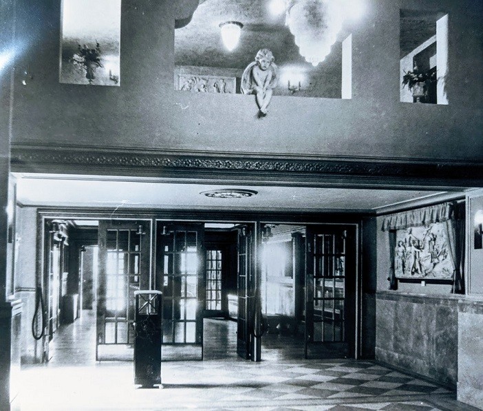 Original Gloria lobby entrance.