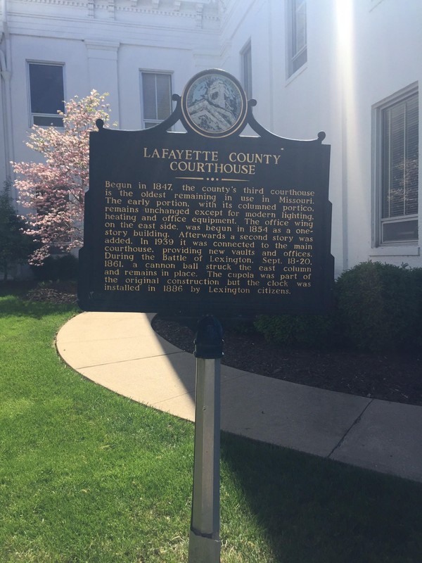 This historical marker outside the courthouse offers a concise history of the structure and the courthouses that came before it.