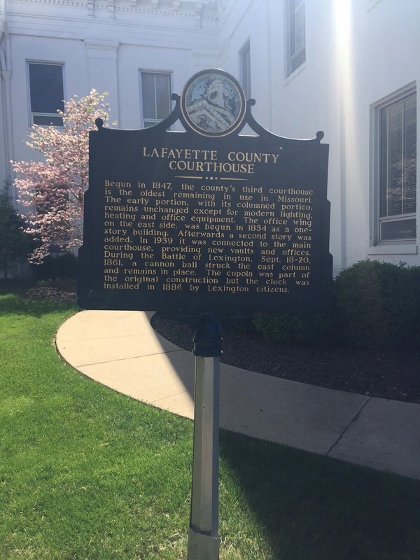 This historical marker outside the courthouse offers a concise history of the structure and the courthouses that came before it. 