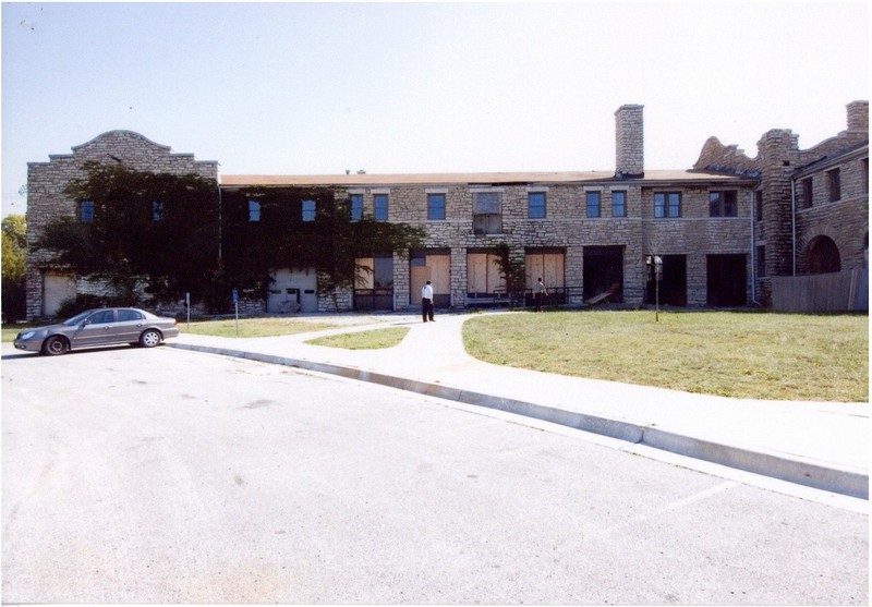 Sky, Building, Wheel, Car