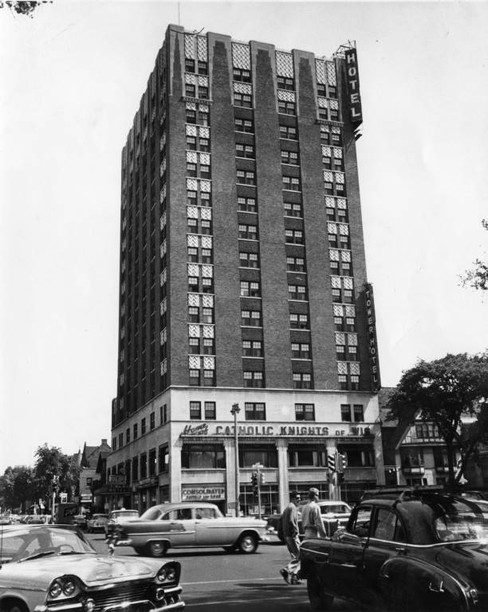 Catholic Knights Building, circa 1955 (“Department of Special Collections and University Archives, Marquette University Libraries, MUA_008677)