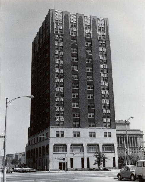 M. Carpenter Tower, view from Wisconsin Avenue, 1972 (“Department of Special Collections and University Archives, Marquette University Libraries, MUA_001101)