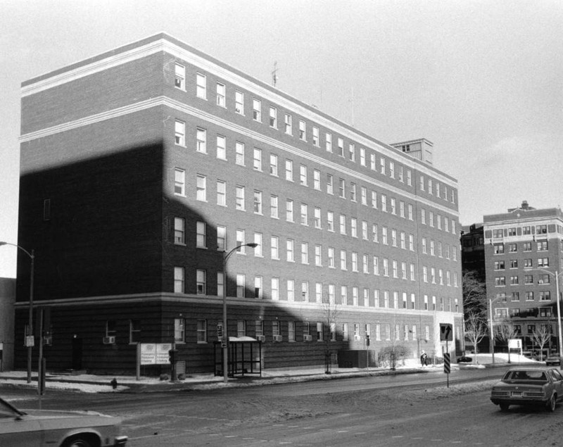 South facade of Children's Hospital, circa 1980 (“Department of Special Collections and University Archives, Marquette University Libraries, MUA_008687)