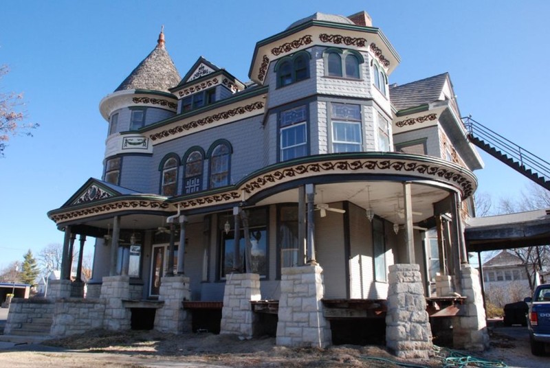 West elevation and southwest corner of Cross House in 2010 photograph by Sarah Martin (KSHS)