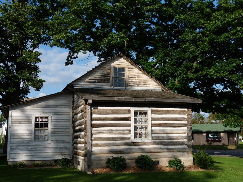 Image of the Deleglise Cabin in Antigo, Wisconsin. Image originally uploaded at Wikimedia Commons by Jeff the quiet on August 6, 2010; image uploaded to Clio on December 2, 2019.