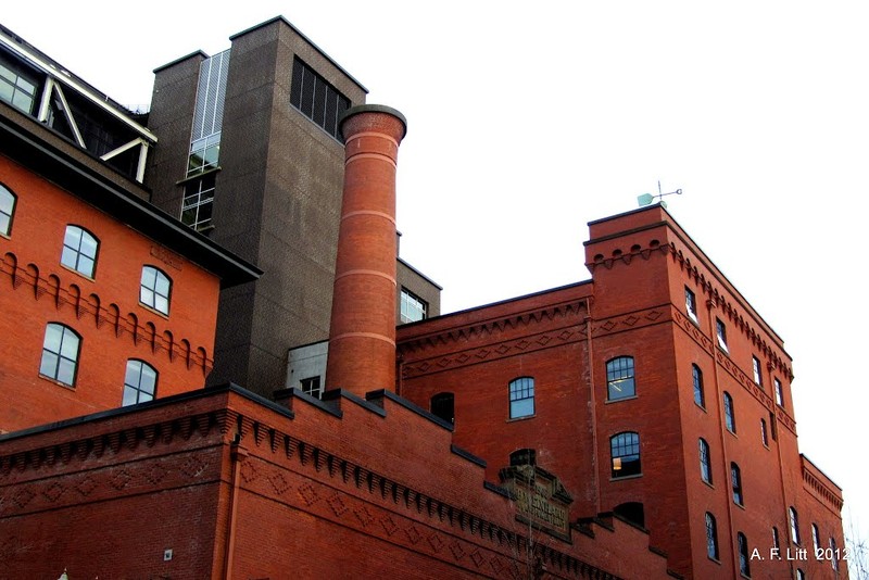 Once home to the Weinhard Brewery, the building complex now boasts retail outlets, restaurants, and a local brewery.