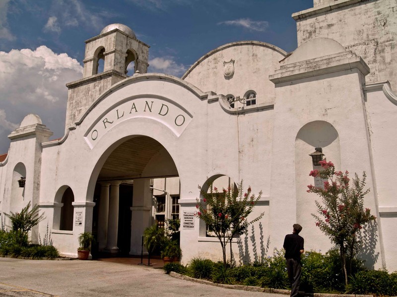 The west entrance arch features a hand carved ORLANDO sign. Image obtained from harrietduncan.com.