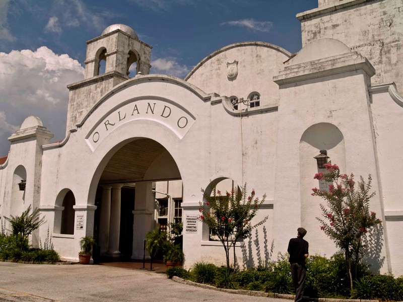 The west entrance arch features a hand carved ORLANDO sign. Image obtained from harrietduncan.com. 