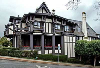 Side shot of Roos House.