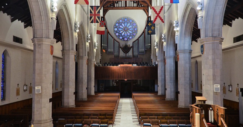 Interior sanctuary of the Cathedral Church. Image obtained from advisor.travel.