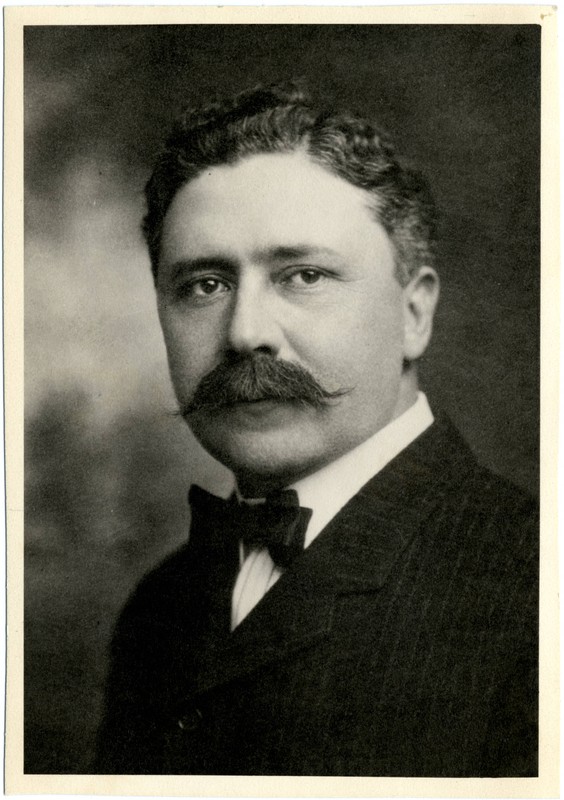 Black and white photographic portrait of Kenneth Alexander James Mackenzie, M.D. (1859 - 1920), the second Dean of the University of Oregon Medical School