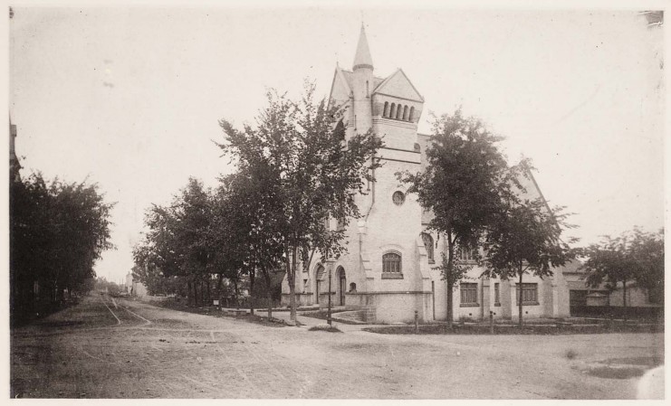 Picturesque Janesville : Illustrated by George Wise. First Baptist Church
