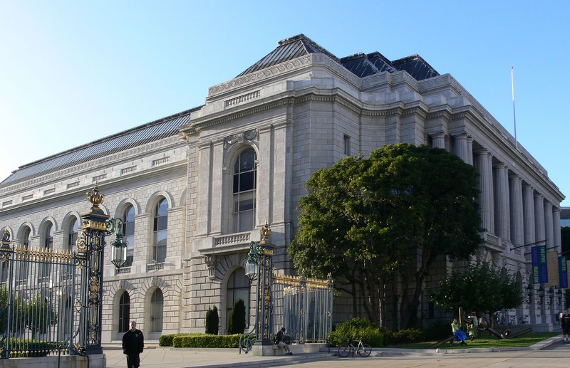 The War Memorial Veterans Building was built in 1932 and features the Herbst Theater, the Green Room (a performance and event hall), and one of the three galleries of the San Francisco Arts Commission.