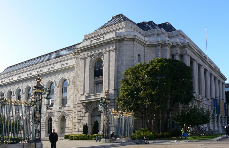 The War Memorial Veterans Building was built in 1932 and features the Herbst Theater, the Green Room (a performance and event hall), and one of the three galleries of the San Francisco Arts Commission. 