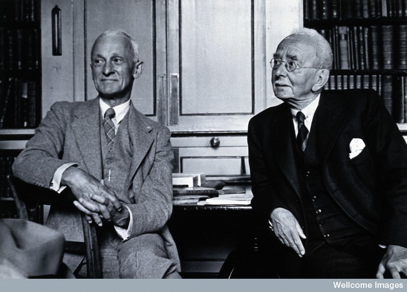 Harvey Cushing, on the left, in 1938. (Wellcome Library, London)