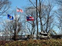 Shy's Hill features cannons and an American flag, a Confederate flag, and a Minnesota state flag which honors Union regiments who captured Shy's Hill.