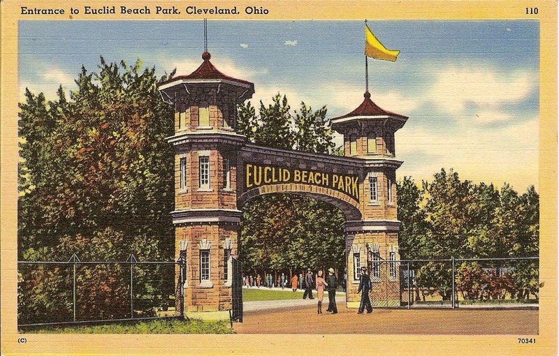 Postcard image of the Euclid Beach Park entry gate, depicted as an arch with two towers topped with flags on either side (color)