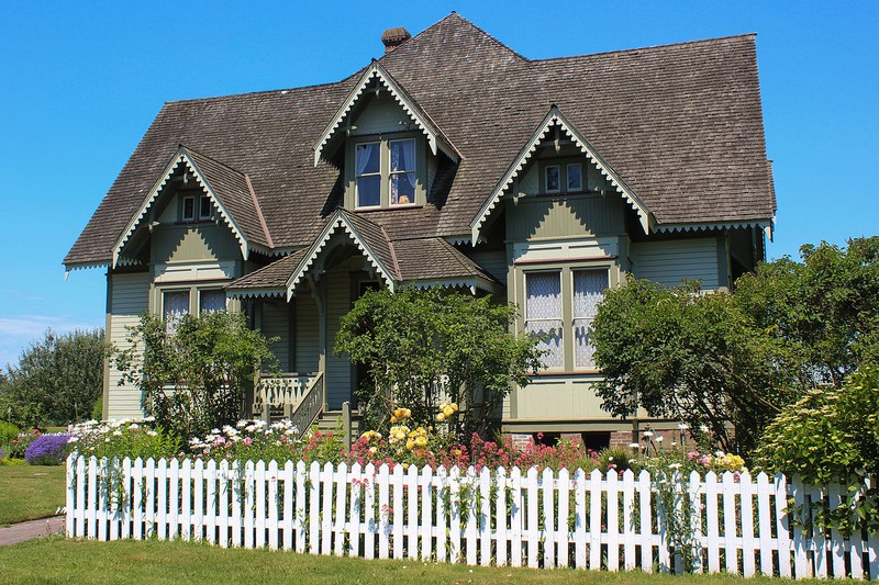 Built in 1903, the Hovander House is a beautiful example of Stick/Eastlake architecture. 