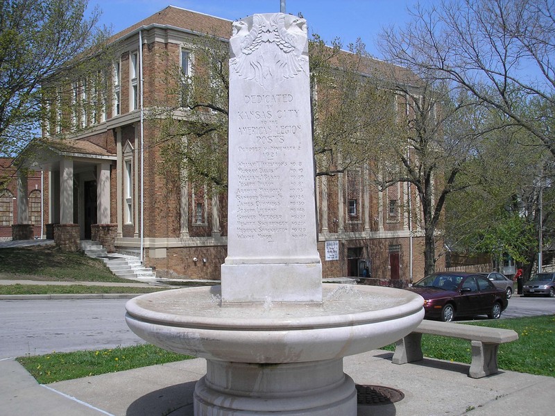 Fountain, memorial