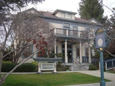 The former Kuwabara Hospital was built in 1910.