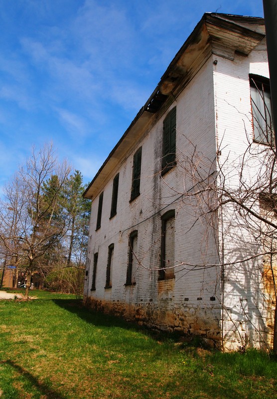 Historic A. Smith Bowman Distillery (01) by Thomas Cizauskas on Flickr (CC BY-NC-ND 2.0)