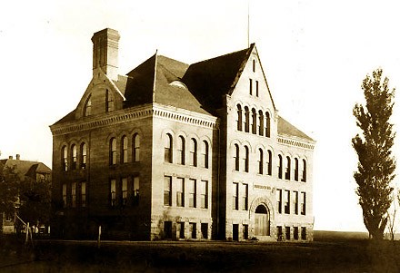 Hodign Hall (1904). UNM's first building. 