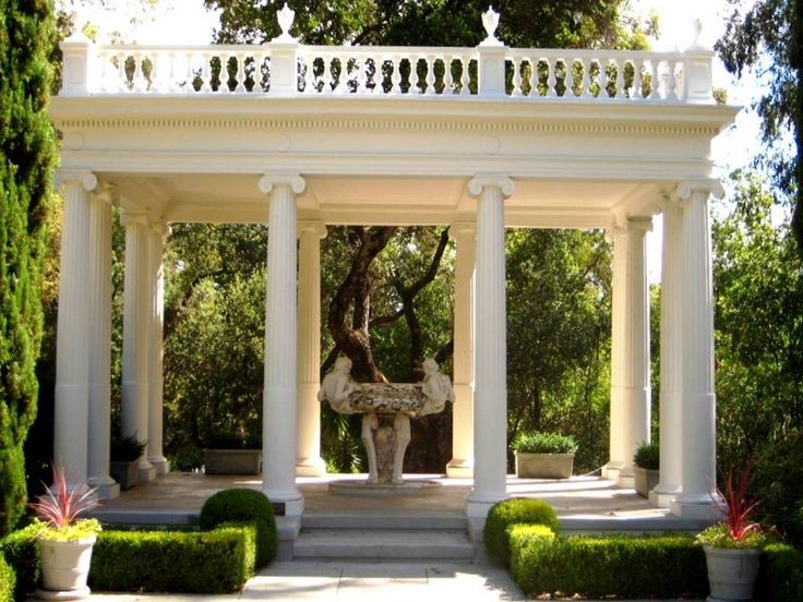 One of the canter's many garden structures that one encounters wandering the grounds.