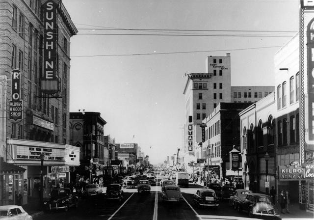 Looking down Central Ave. SW, circa 1940s-1950s. Sunshine Building seen on the left, especially the neon sign. Courtesy of the New Mexico Jewish Historical Society. 