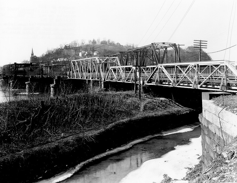 Water, Sky, Black-and-white, Girder bridge