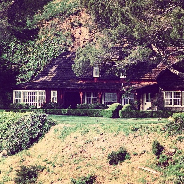 Photo of the Mansion circa 1969 (sourced from blog located at http://mastercontrol.tumblr.com/post/145256006137/10050-cielo-drive-above-beverly-hills-home-of)