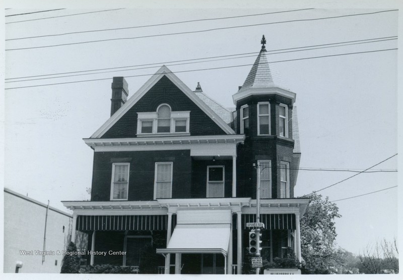 A 1965 view of the house. Many elements in this photo were later additions to the house and were reversed by Ball and Dinsmore's restoration.