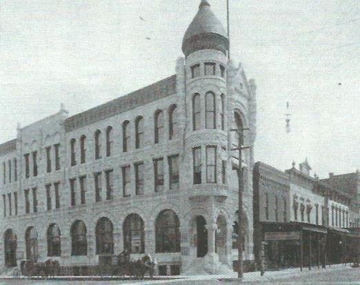 Old First National Bank Building before building to the south was altered in the 1924 expansion of the bank.