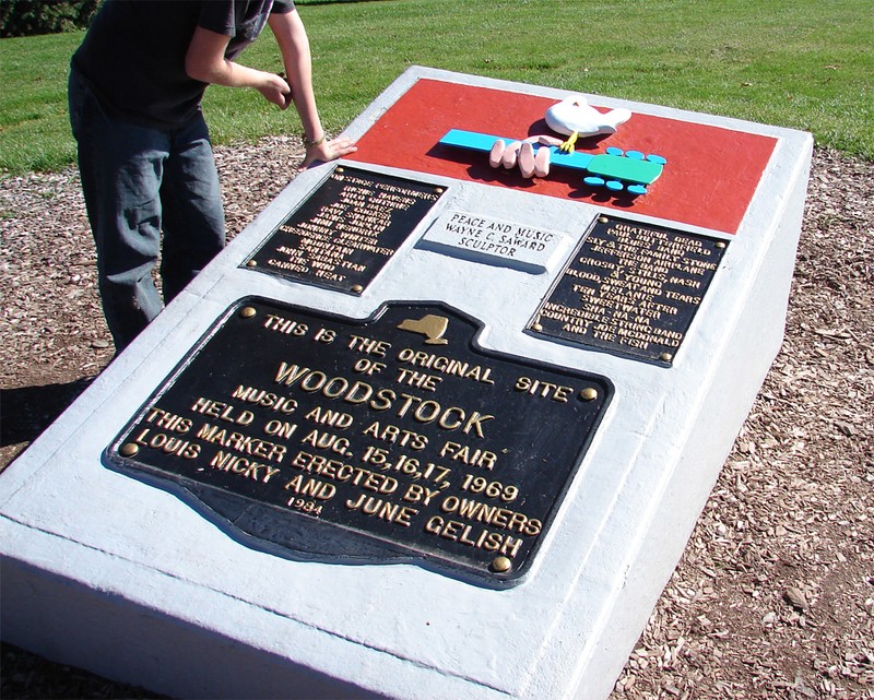 A photograph of the plaque commemorating the site of the event.  Public domain photograph.