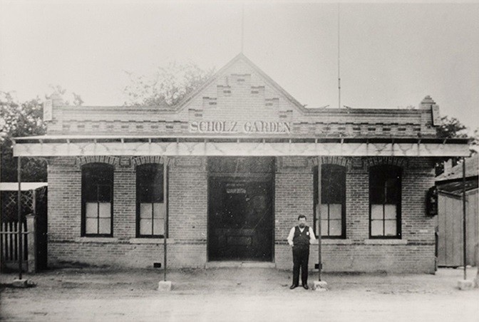 Early undated image of the Scholz Beer Garten. Image obtained from the Texas State Historical Association.