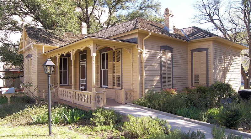 The O. Henry Museum was once the home of famous writer, William Sydney Porter, who came up with the alias while in prison. 