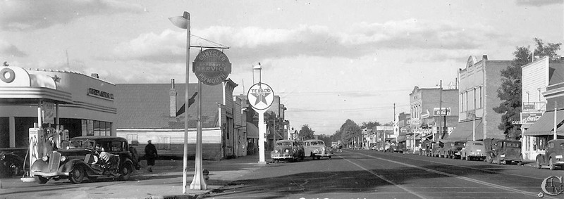 Looking east on 1st Street, about 1946. Cheney Motors on the left.