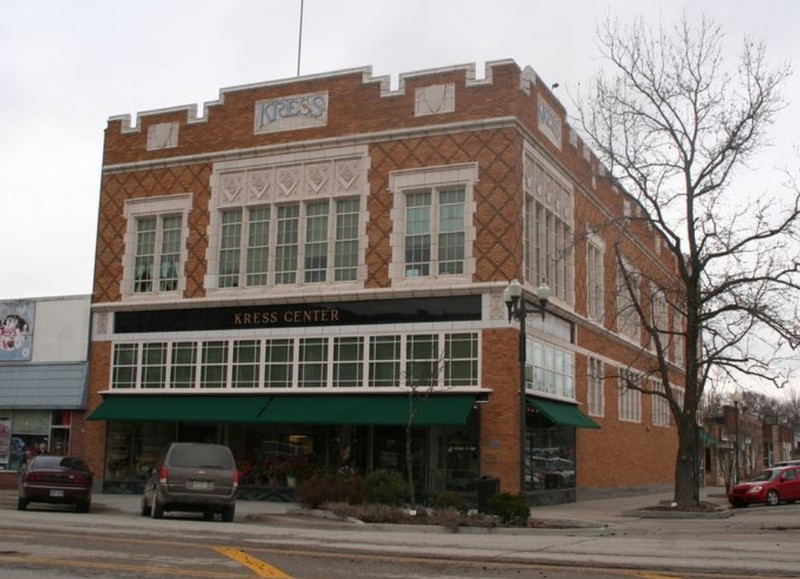 Main and Seventh Street side elevations of Kress Building in 2010 (KSHS)