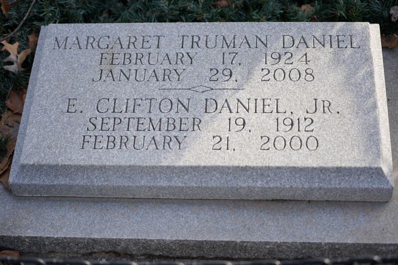 Plant, Cemetery, Headstone, Rectangle