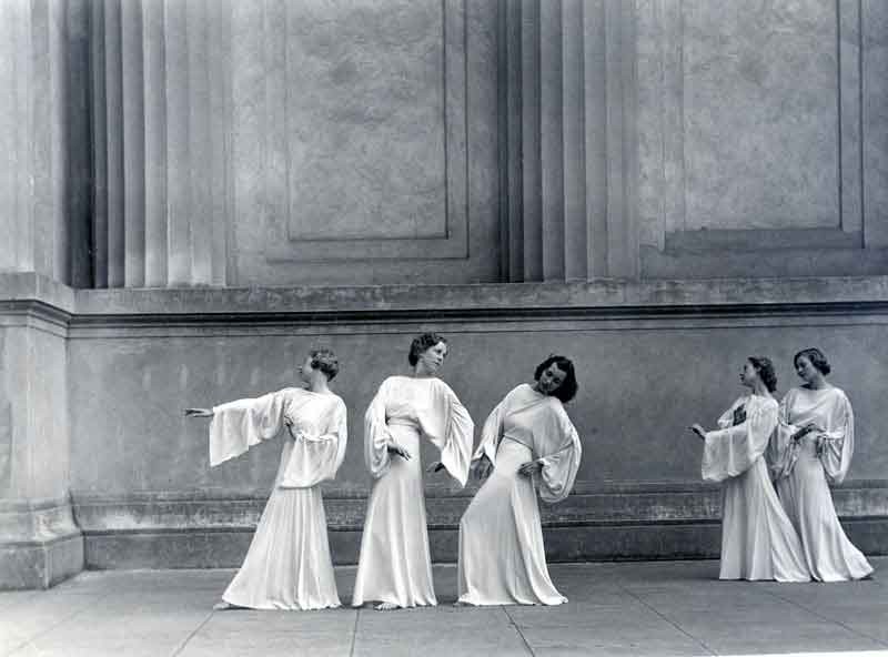 Dancers at the theatre in the 1930s